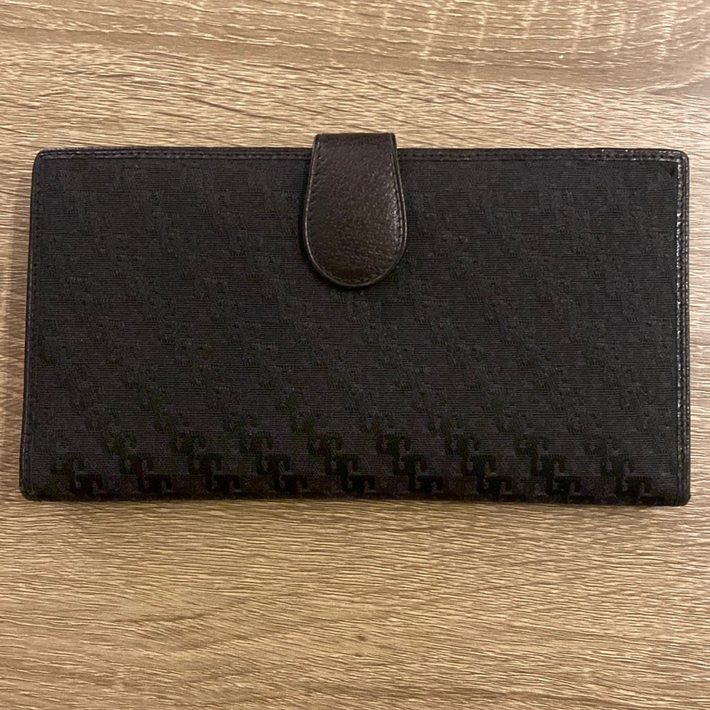 Black Gucci Clutch Wallet